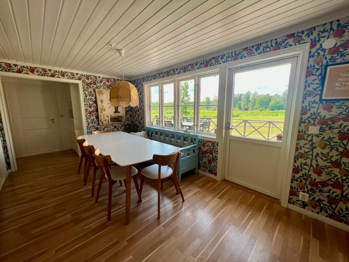 הוילה Östhammar Idylliskt Hus Med Sjoeutsikt. מראה חיצוני תמונה